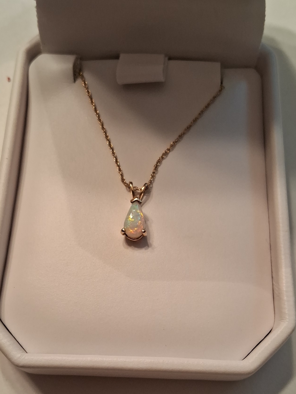 NWOT,Vintage,Genuine Fire 🔥 Opal,Pendant, Necklace on 10K Fine Gold,16" Chain💥